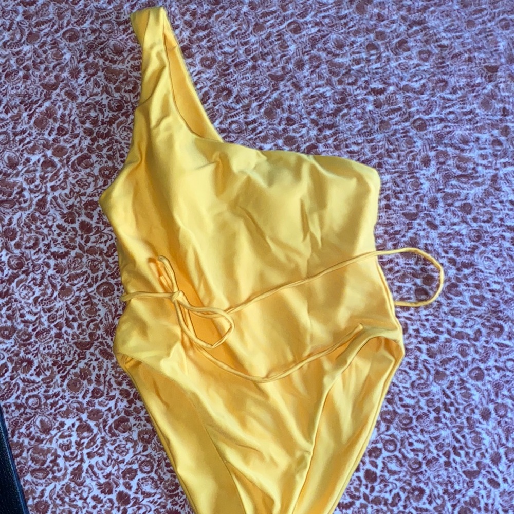 One shoulder swimsuit